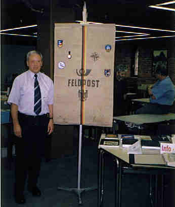 unser Vorstandsmitglied, Herr WILKE, an seinem FELDPOST-Austellungsstand